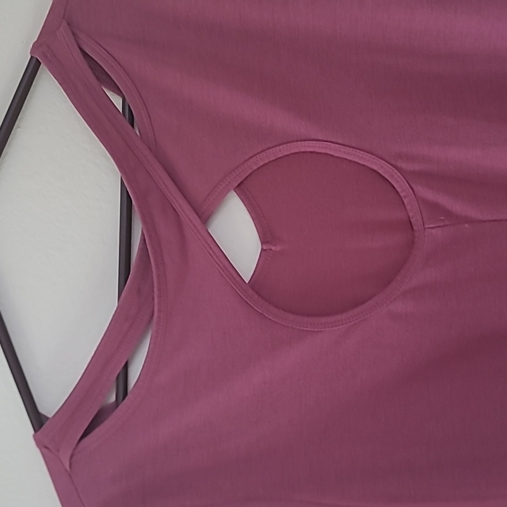 Keyhole top - Picture 2 of 3